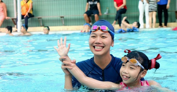 'Kình ngư' Ánh Viên lan tỏa cảm hứng đến các lớp học bơi miễn phí